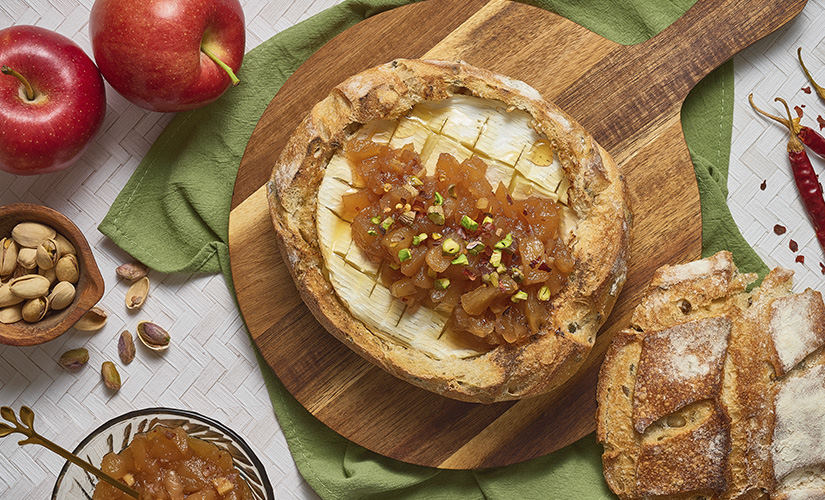 Fácil receta para preparar una hogaza de queso brie con chutney de manzana, @ManzanasWashingtonMexico
